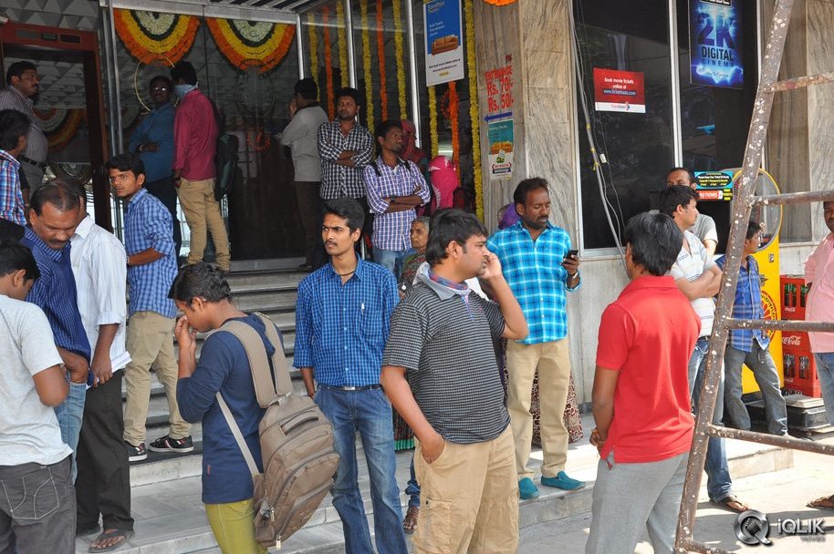 Bandipotu-Movie-Hungama-at-Sandhya-Theatre